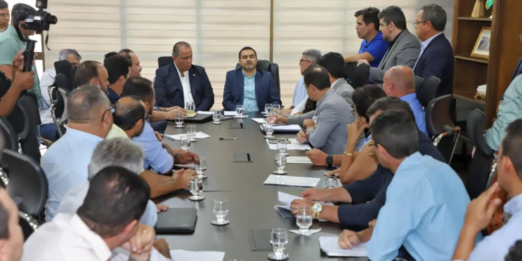 Governador Wanderlei Barbosa recebe prefeitos do Vale do Araguaia para fortalecer programa de cirurgias eletivas da região