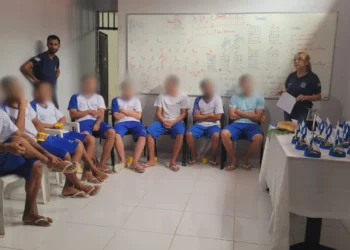 Jovens do Ceip Norte durante roda de conversa sobre perdão, recomeço e superação. Foto: Divulgação Seciju/Governo do Tocantins