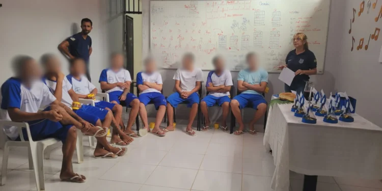 Jovens do Ceip Norte durante roda de conversa sobre perdão, recomeço e superação. Foto: Divulgação Seciju/Governo do Tocantins