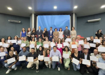 Secretário Fábio Vaz destaca impactos do PROFE nas redes municipais durante Fórum da Undime