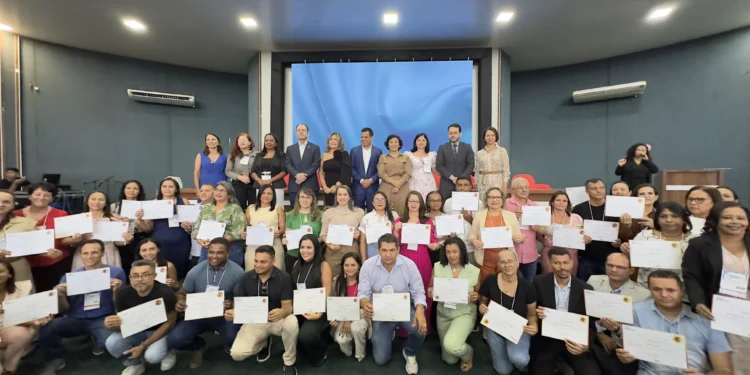 Secretário Fábio Vaz destaca impactos do PROFE nas redes municipais durante Fórum da Undime