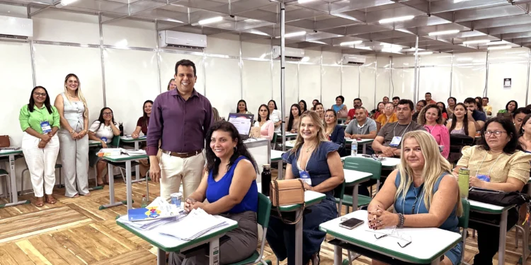 Oficinas presenciais do PROFE Líderes Docentes preparam professores das escolas estaduais para atuar com os Programas Avança Mais e Aprova Brasil