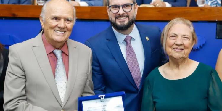 Mantoan presta homenagens na sessão solene do Dia do Evangélico, na Aleto