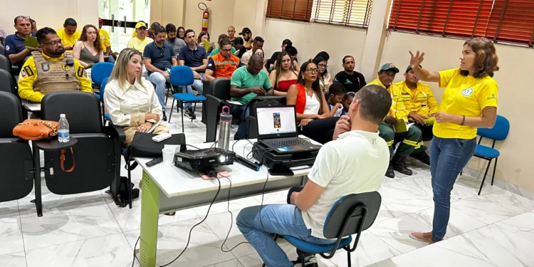 Naturatins ministra palestras para servidores do projeto Foco no Fogo sobre estratégias de prevenção a incêndios