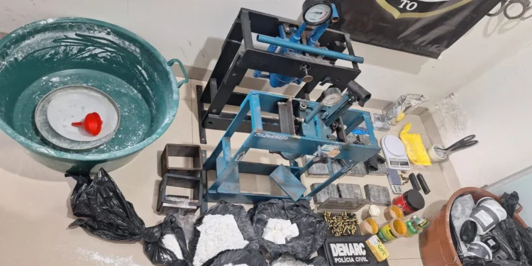 Em Araguaína, Polícia Civil estoura laboratório de preparação de drogas, apreende 10kg de cocaína e prende dois traficantes 