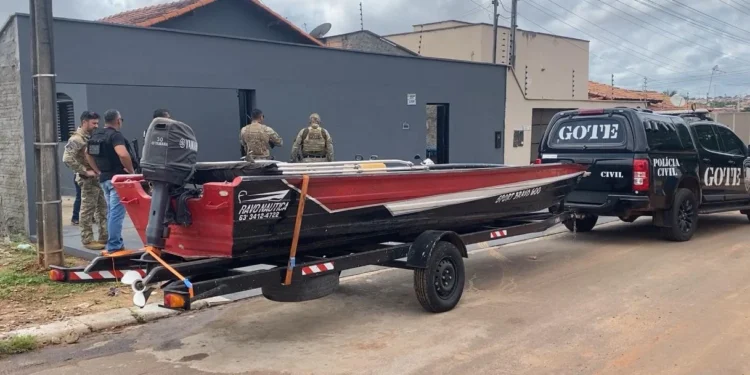 Polícia Civil apreende motocicleta de luxo e barco de propriedade de traficante em Araguaína 