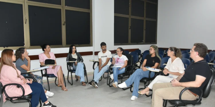 Profissionais da OPO recebendo treinamento