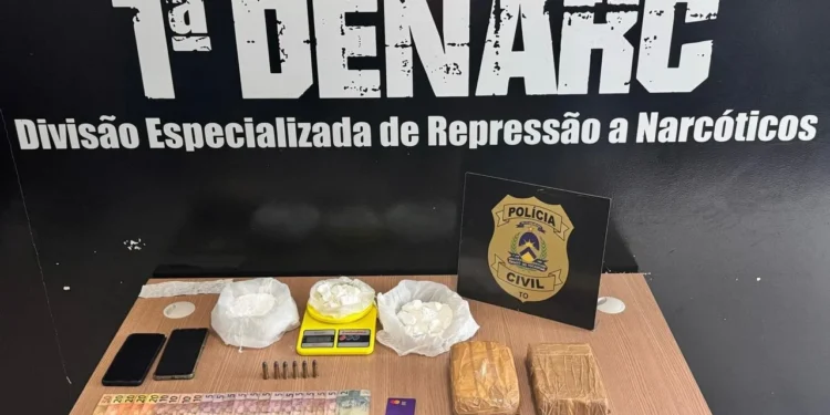 Entorpecentes e objetos apreendidos em poder do indivíduo preso pela Denarc - Palmas - Alessandro Ferreira/Agência do Tocantins