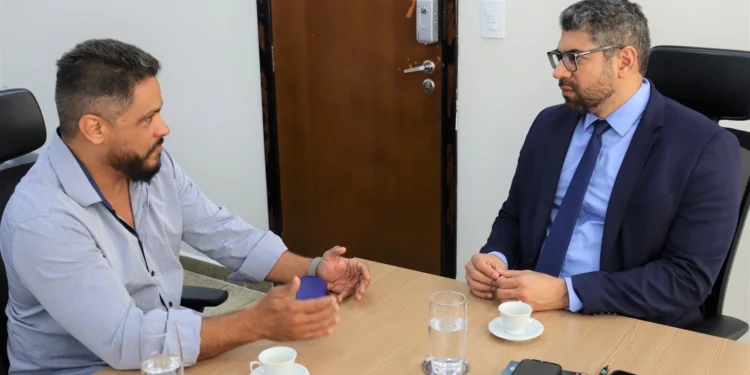 Secretário da Segurança Pública recebe superintendente da Abin em visita institucional