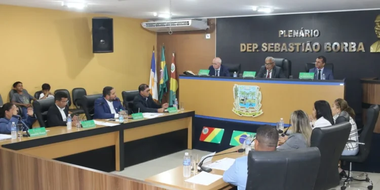 Manutenção do campo de futebol do Santa Rosa é pedida por Netinho do Povo