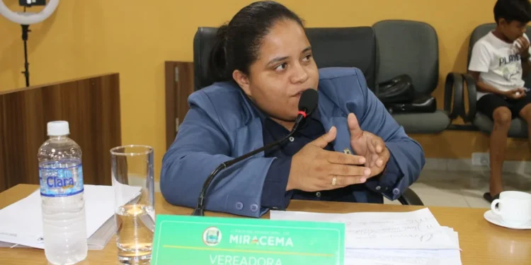 Manutenção do campo de futebol do Santa Rosa é pedida por Netinho do Povo