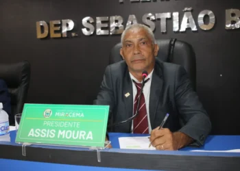 Manutenção do campo de futebol do Santa Rosa é pedida por Netinho do Povo