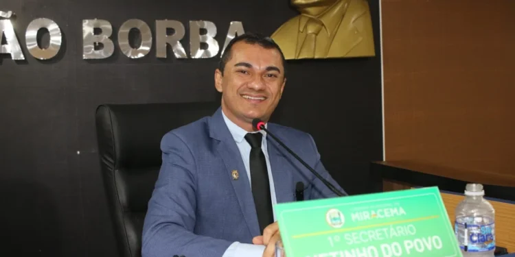 Manutenção do campo de futebol do Santa Rosa é pedida por Netinho do Povo