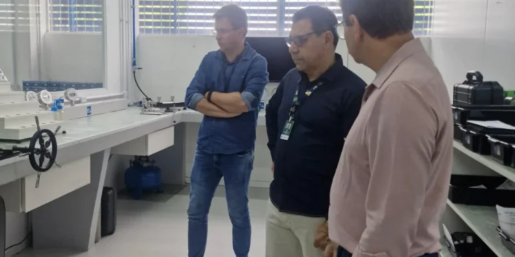 Presidente da Agência de Metrologia faz visita técnica ao Inmetro de Santa Catarina para conhecer Programa Compra Segura e laboratório de Metrologia