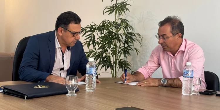 Presidente da AEM Ronan Dorneles de Sousa se reúne com prefeito de Araguaína Wagner Rodrigues para tratar de implantação de sede da Agência de Metrologia no município