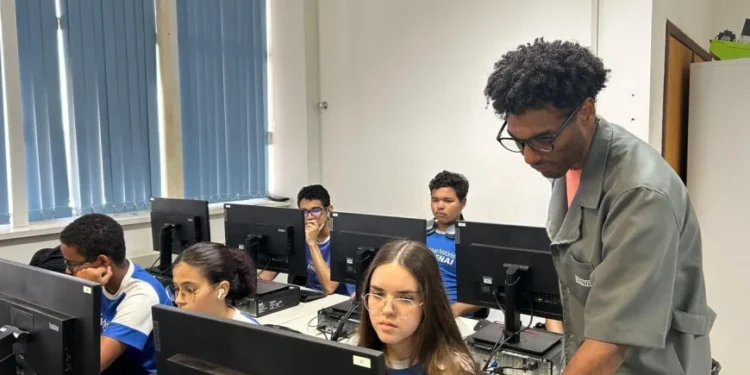 Senai abre inscrições para vagas de Instrutor em TI e Consultor de Mercado