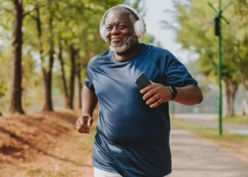 O exercício regular melhora a utilização da gordura, e mais músculos aumentam a queima de calorias em repouso crédito: Getty Images