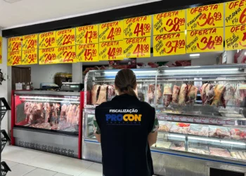 O órgão realiza mensalmente esse monitoramento para garantir que os consumidores tenham acesso a informações transparentes e possam fazer escolhas mais econômicas e conscientes na hora da compra.