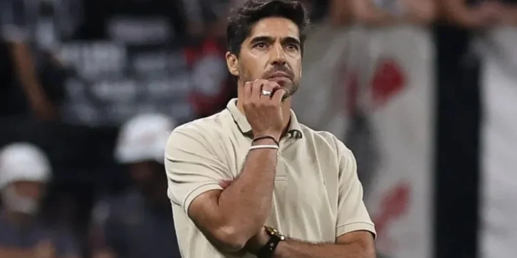 Abel Ferreira pede desculpas após críticas à torcida do Palmeiras