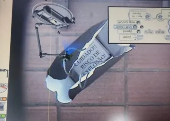 Um bilhete com a mensagem "Cuidado! Risco de Explosão!" • Divulgação/PMPR