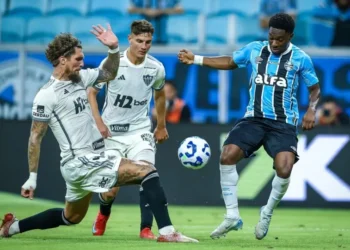 Lance de Grêmio x Atlético-MG na estreia pelo Campeonato Brasileiro de 2025 • LUCAS UEBEL/GREMIO FBPA