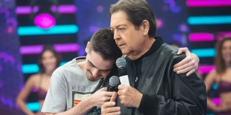 Filho de Faustão, João Silva admite privilégios: “Abriu muitas portas”
