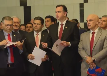 Moraes e Dino visitam Congresso em meio a pressão por anistia