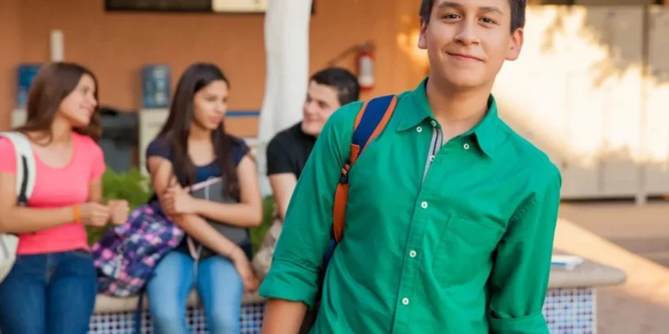 Lidar com adolescentes autistas: 3 práticas que toda escola deveria ter