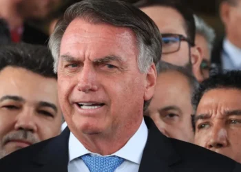 Bolsonaro critica Moraes por usar avião da FAB para ir a SP