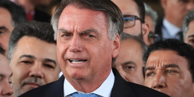 Bolsonaro critica Moraes por usar avião da FAB para ir a SP