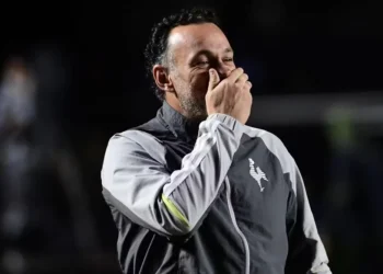 Gabriel Milito tem uma semana para preparar a equipe. — Foto: Marcos Ribolli