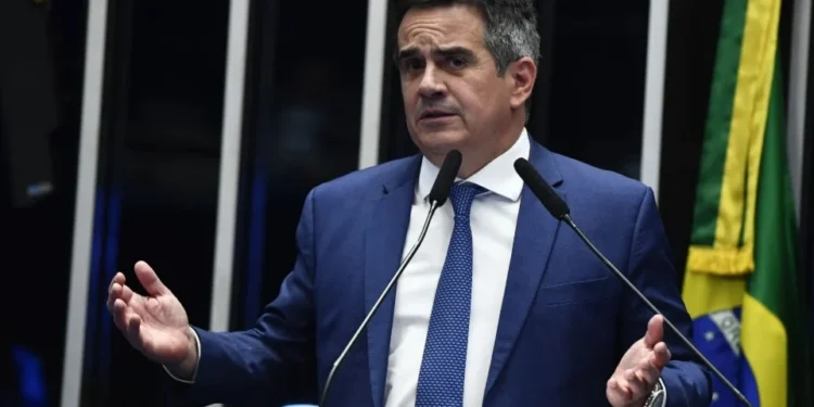 Isenção do IR: Ciro Nogueira apresenta projeto alternativo a Hugo Motta