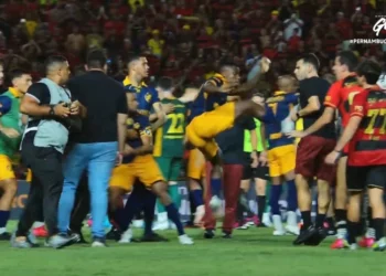 A confusão generalizada na final do Pernambucano, entre Sport e Retrô (Foto: Reprodução/Canal GOAT) • Foto: Reprodução/Canal GOAT