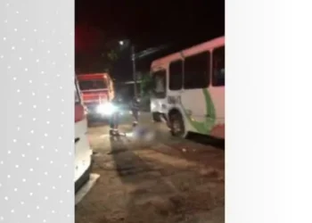 Acidente entre ônibus e moto aconteceu na região sul de Palmas — Foto: Reprodução/Redes Sociais
