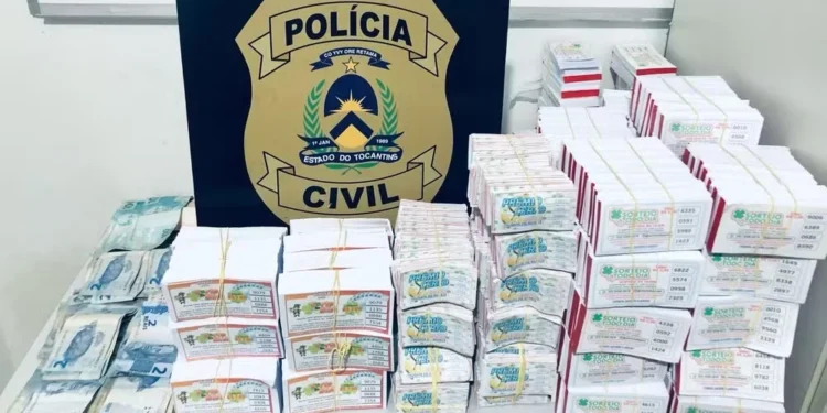 Bilhetes de loteria foram apreendidos pela Polícia Civil — Foto: Polícia Civil/Divulgação