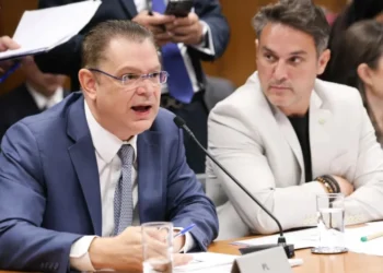 PT vê anistia derrotada e oposição muda estratégia para conseguir apoio