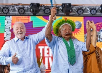 Lula viaja ao Xingu para se encontrar com Raoni