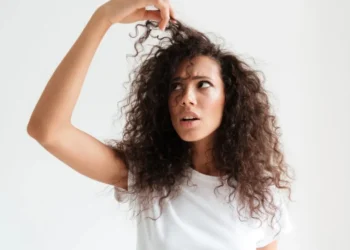 Queda capilar pode ser intensificada no outono • Freepik