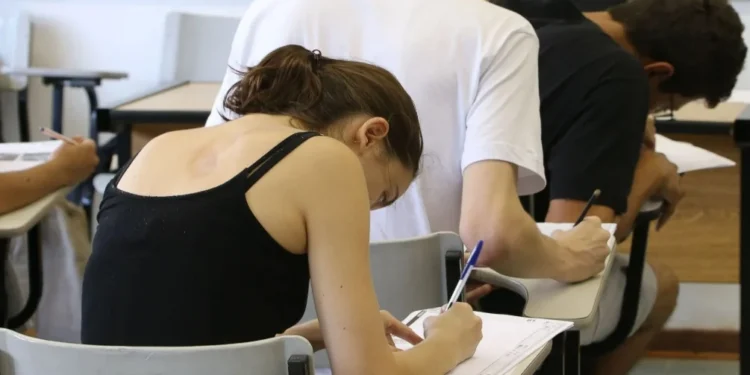 Enem 2025: saiba como consultar as provas antigas