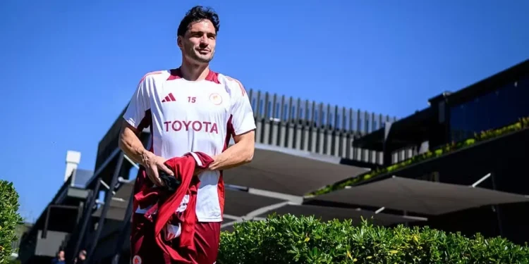 Aos 36, zagueiro Mats Hummels, da Roma, anuncia aposentadoria