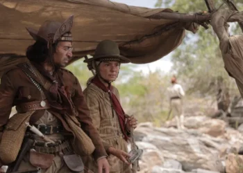 Isis Valverde e Júlio Andrade em cena de "Maria e o Cangaço" • Divulgação