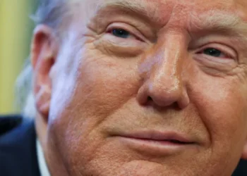 As ações dos EUA caíram cerca de 10% nos dois dias desde que Trump anunciou um novo regime tarifário • REUTERS/Evelyn Hockstein