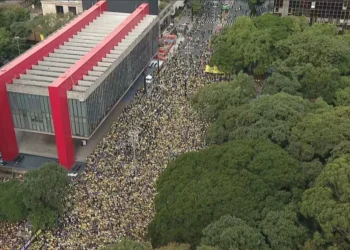 STF julga 17 réus por atos do 8/1 em meio a pedido de anistia em SP