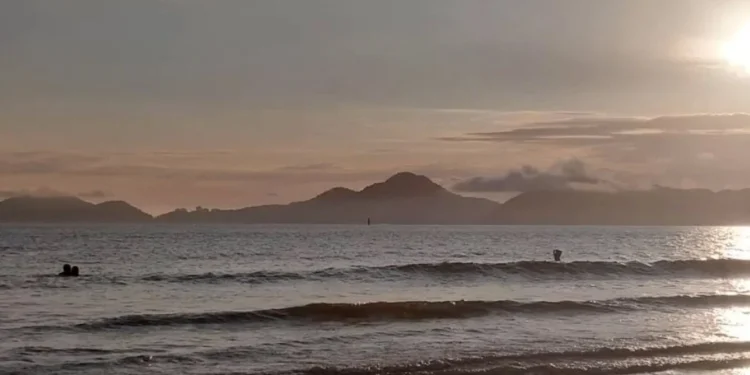 Surfista morre afogado após grandes ondas no mar de Santos