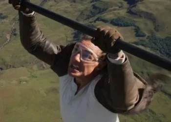 Tom Cruise no trailer de Missão Impossível O Acerto Final • reprodução/Youtube