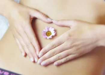 O abaulamento vaginal é o principal sintoma que leva a mulher a buscar uma opinião médica. / crédito: Freepik