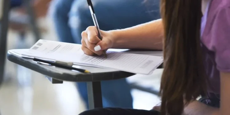 Enem 2025: MEC disponibiliza em Libras edital sobre taxa de isenção