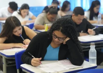 Fapesp reajusta bolsas de estágio e pesquisa no exterior • Rogéro Cassimiro/Educação SP