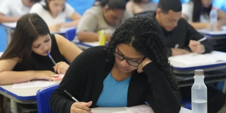 Fapesp reajusta valores das bolsas de estágio e pesquisa no exterior