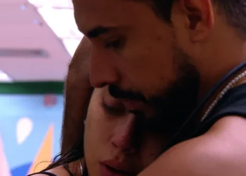 Renata Saldanha desabafou com Maike após o Sincerão de segunda-feira (7) no BBB25 • Reprodução/Globoplay